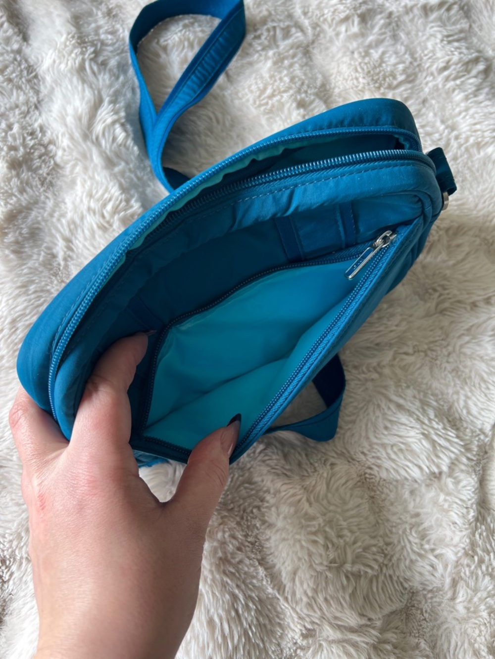 Lug Quilted Crossbody Bag Teal Blue Travel Purse Casual Summer Vacation Bag - Picture 5 of 13